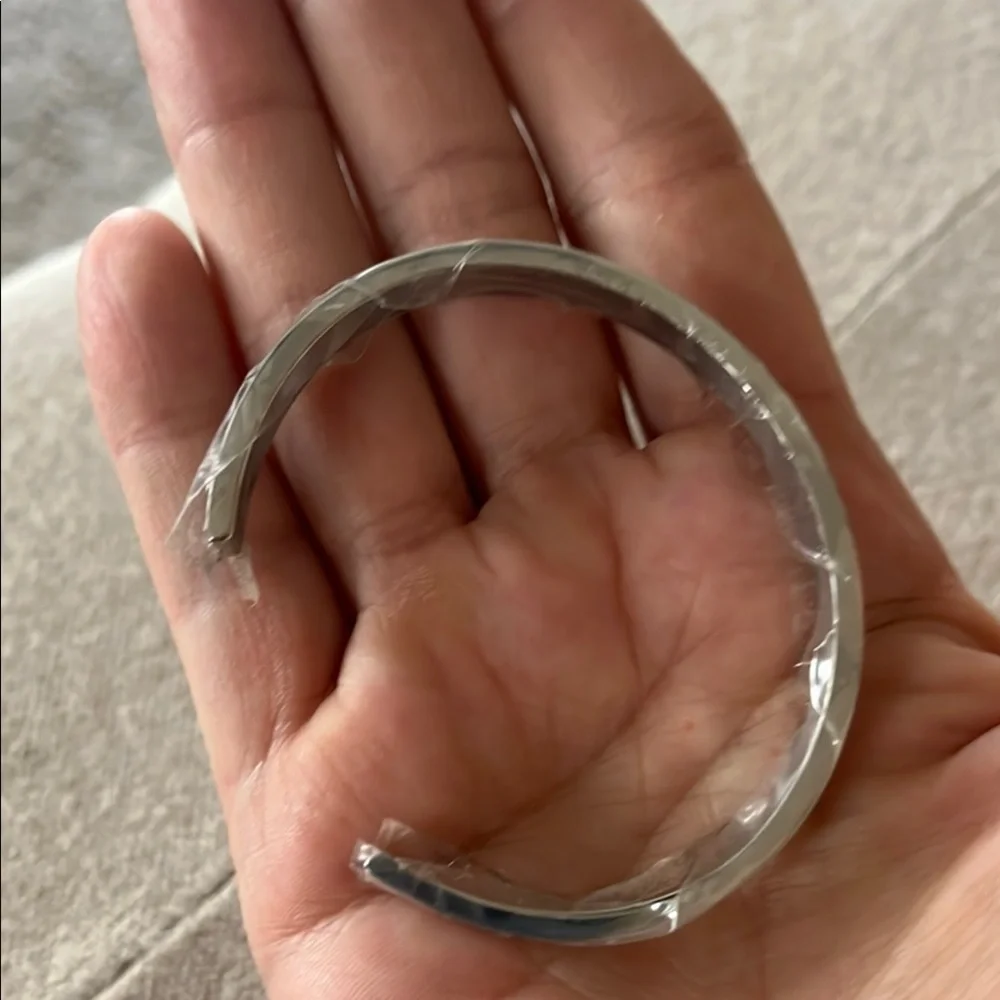 Coach Silver Arm & Wristband Clip